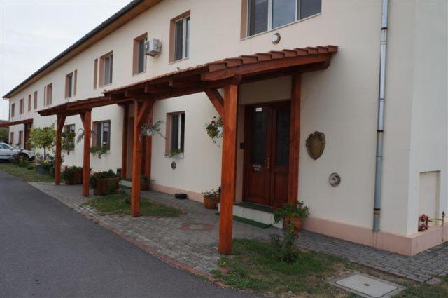 Vila Zoppas Inn Sinnicolau Mare Exterior photo